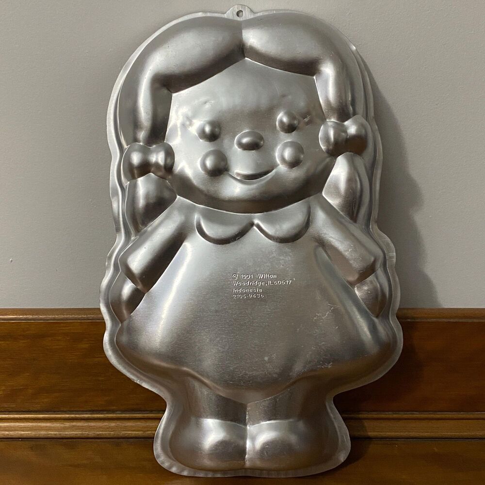 Vintage 1991 Wilton Darling Dolly Cake Pan Birthday cake, 215-9436